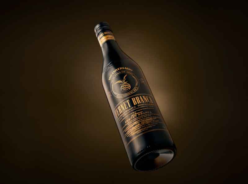 CUÁL ES LA BEBIDA QUE CUMPLE ESTE AÑO NADA MENOS QUE 180 DE SU NACIMIENTO EN MILANO