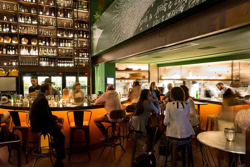 CUÁL ES EL BAR DE TENDENCIA N°1 EN RIO DE JANEIRO. NOTA DE LA NUEVA EDICIÓN DE BAR AND DRINKS